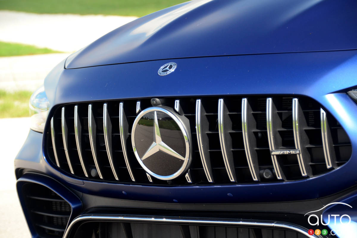 Mercedes rappelle 750 000 véhicules en raison de toits ouvrants qui peuvent s’envoler